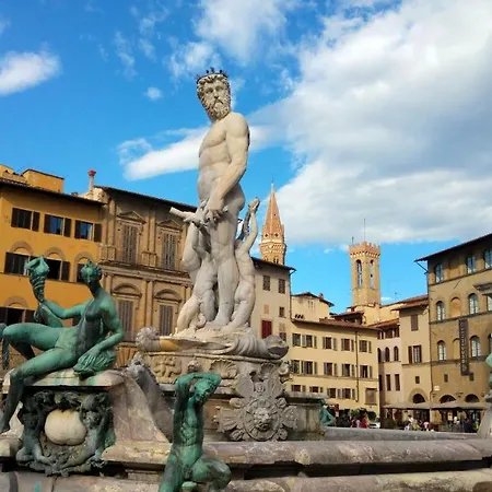 公寓 Historic Center Palace - Huge 4 Bedrooms Santa Croce - By Likehomeflorence 佛罗伦萨