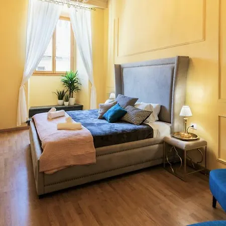 Historic Center Palace - Huge 4 Bedrooms Santa Croce - By Likehomeflorence Apartment