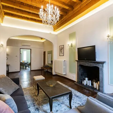Historic Center Palace - Huge 4 Bedrooms Santa Croce - By Likehomeflorence Apartment
