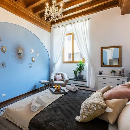 Apartment Historic Center Palace - Huge 4 Bedrooms Santa Croce - By Likehomeflorence